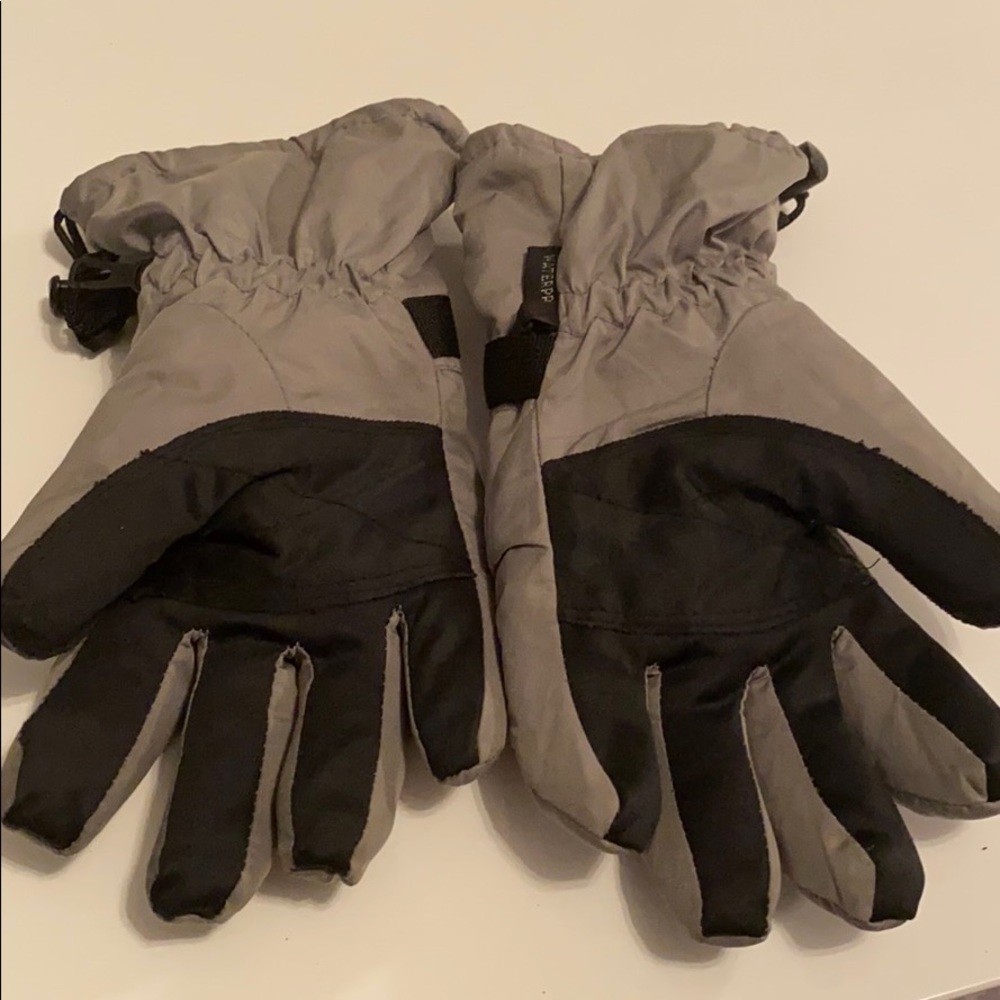 Gloves - Picture 8 of 11